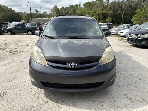 Used 2009 Toyota Sienna XLE FWD image 3