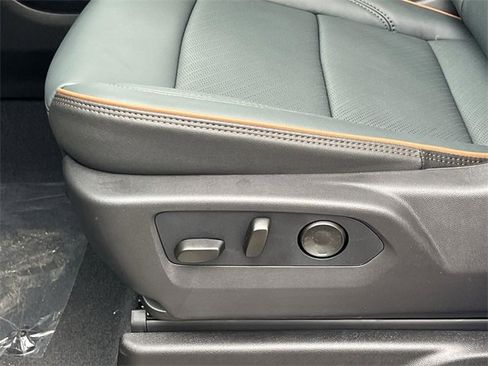 New 2026 GMC Yukon XL AT4 w/ AT4 Premium Package image 24