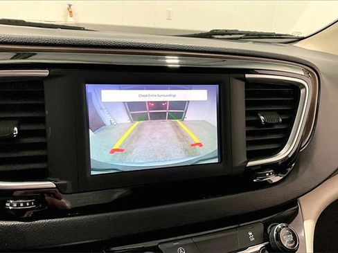 Used 2022 Chrysler Voyager LX image 14