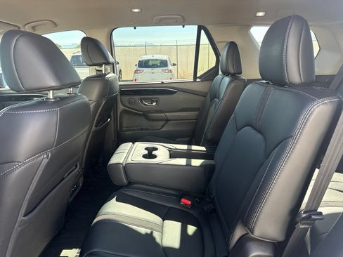 Used 2025 Honda Pilot EX-L image 13