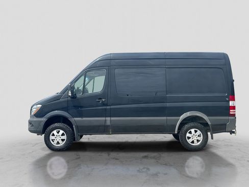 Used 2017 Mercedes-Benz Sprinter 2500 image 3
