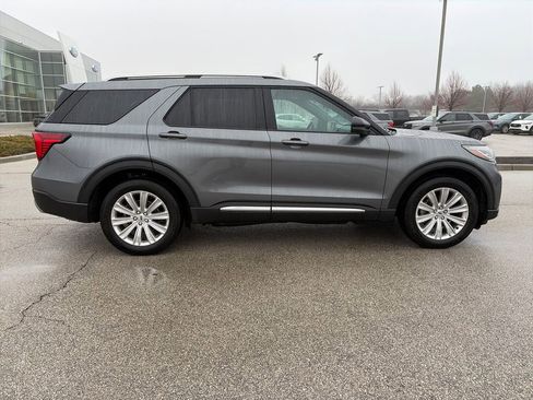Used 2025 Ford Explorer Platinum w/ LUX Leather Package AWD/4WD image 8