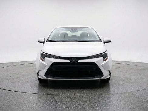 Used 2025 Toyota Corolla LE image 2