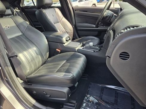 Used 2022 Chrysler 300 S RWD image 17