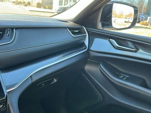 Used 2023 Jeep Grand Cherokee L Altitude image 21