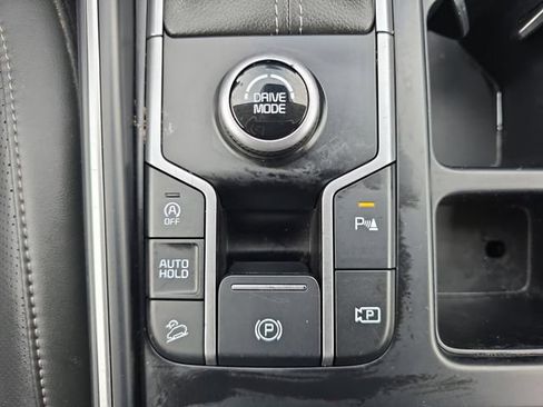 Used 2024 Kia Sorento S FWD image 27