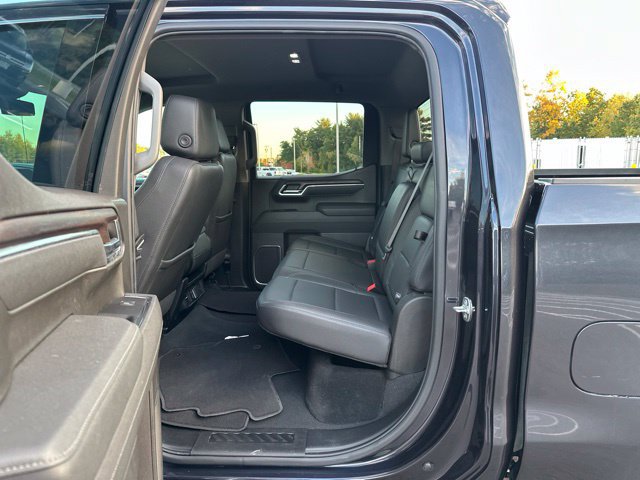 Used 2025 GMC Sierra 1500 SLT AWD/4WD image 17