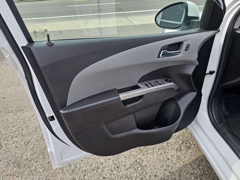 Used 2019 Chevrolet Sonic Premier FWD image 23