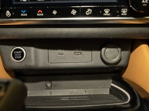 Used 2023 Nissan Rogue Platinum w/ Platinum Premium Package image 18