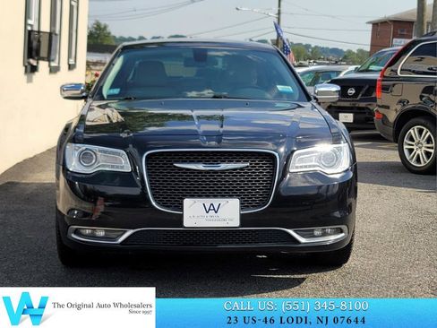 Used 2018 Chrysler 300 Limited image 2