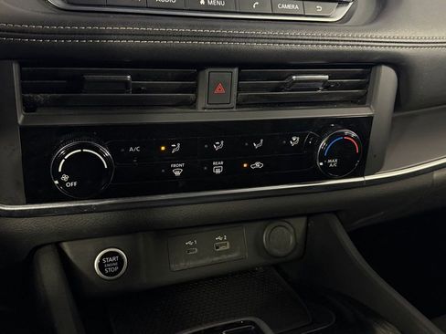 Used 2023 Nissan Rogue S image 16