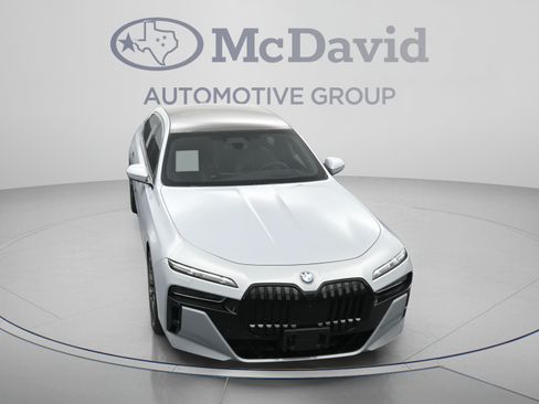 Used 2023 BMW 760i xDrive w/ Executive Package AWD/4WD image 34
