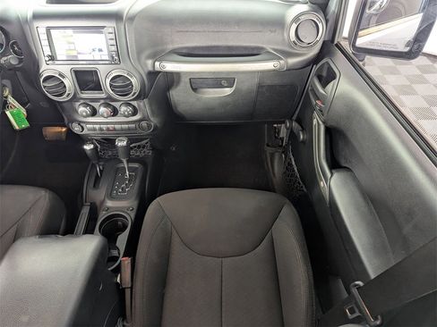 Used 2015 Jeep Wrangler Unlimited Willys image 16