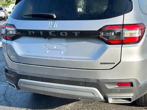 Used 2025 Honda Pilot Touring image 9
