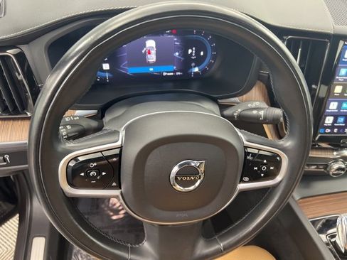 Used 2022 Volvo XC60 B5 Inscription w/ Climate Package image 23