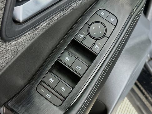 Used 2023 Nissan Rogue SV w/ SV Premium Package image 17