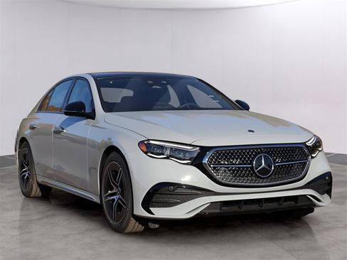 New 2026 Mercedes-Benz E 350 4MATIC Sedan image 3