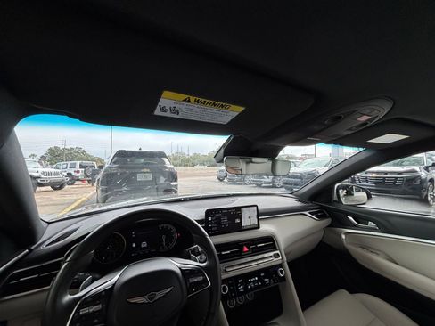 Used 2025 Genesis G70 2.5T image 33