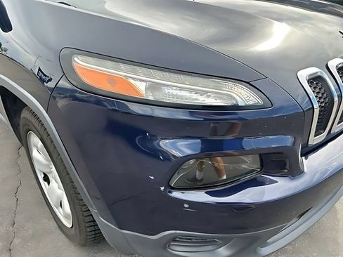 Used 2015 Jeep Cherokee Sport FWD image 10