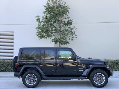 Used 2019 Jeep Wrangler Unlimited Sahara image 34