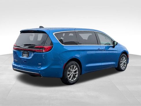 New 2026 Chrysler Pacifica Select AWD/4WD image 2