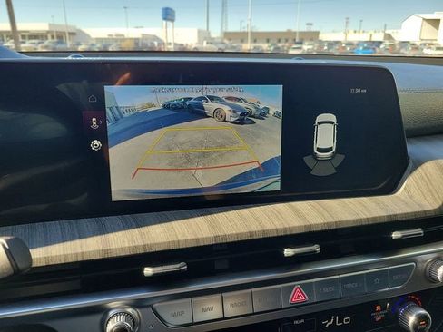 Used 2024 Kia Telluride EX w/ EX Captain's Chair Package image 16