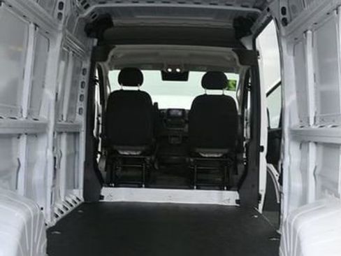 Used 2025 RAM ProMaster 2500 w/ Convenience Group image 12