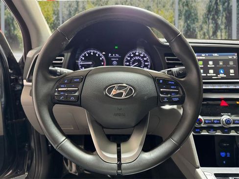 Used 2020 Hyundai Elantra Limited image 16