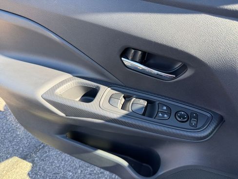 Used 2025 Nissan Versa SV image 18