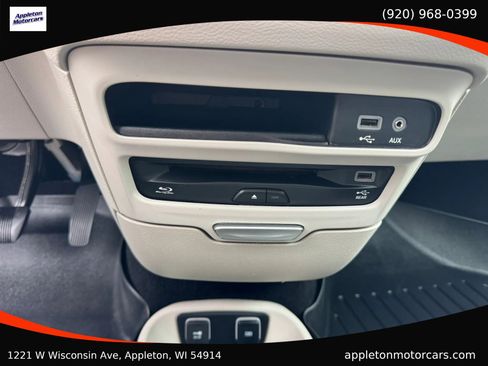 Used 2018 Chrysler Pacifica Touring-L Plus FWD image 20