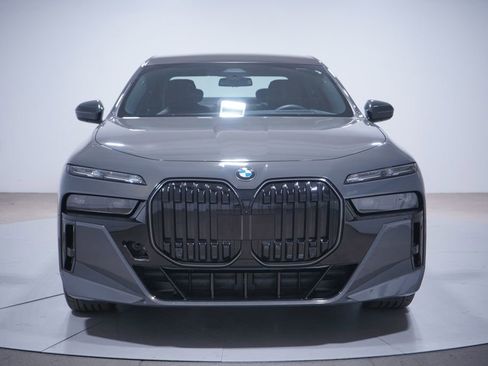 Used 2026 BMW 740i w/ Executive Package RWD image 4