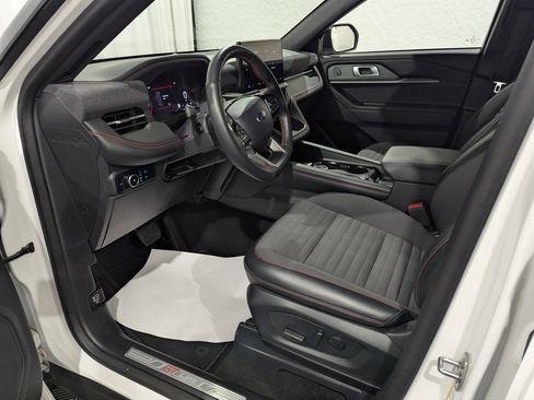 Used 2025 Ford Explorer ST-Line image 17