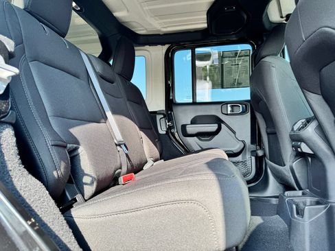 Used 2023 Jeep Wrangler Unlimited Sport AWD/4WD image 14