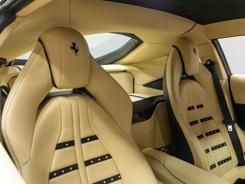 Used 2018 Ferrari 812 Superfast image 32