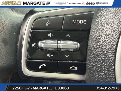 Used 2022 Kia Sorento S FWD image 32