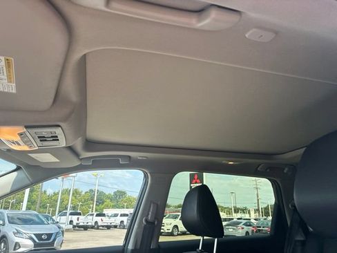 Used 2025 Nissan Rogue Platinum FWD image 18