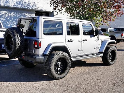 Used 2018 Jeep Wrangler Unlimited Sahara image 10