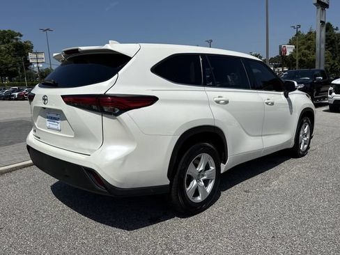 Used 2020 Toyota Highlander L FWD image 3