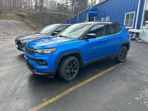 Used 2022 Jeep Compass Latitude AWD/4WD image 1