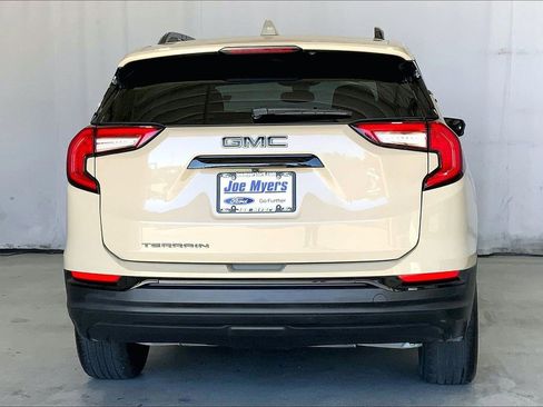 Used 2023 GMC Terrain SLE w/ Driver Convenience Package image 3