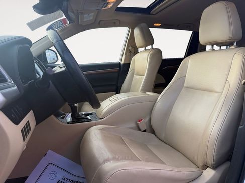 Used 2019 Toyota Highlander Limited image 9