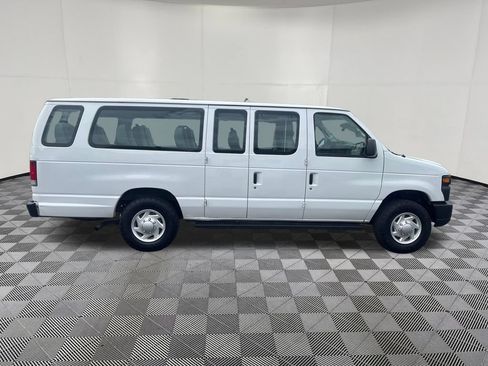 Used 2014 Ford E-250 and Econoline 250 Extended w/ Power Group RWD image 6
