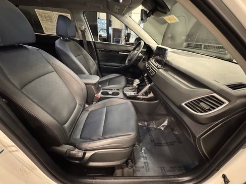 Certified 2023 Kia Seltos SX w/ SX Sunroof Package image 26