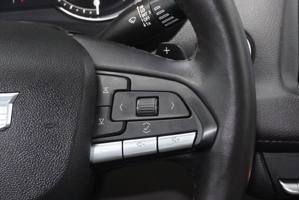 Used 2023 Cadillac XT4 Luxury w/ Cold Weather Package FWD image 22