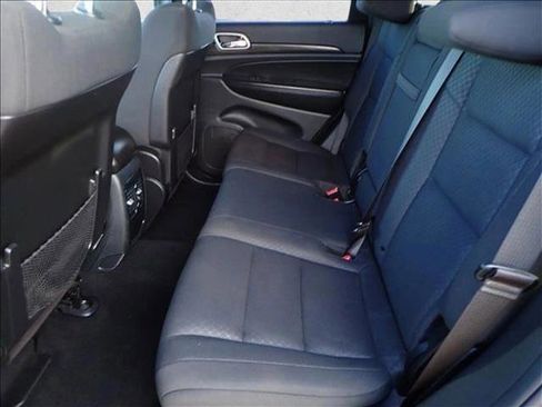 Used 2019 Jeep Grand Cherokee Laredo w/ 18" Wheel & 8.4" Radio Group image 9