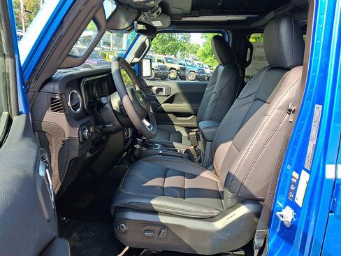 New 2026 Jeep Wrangler Unlimited Sahara w/ Whitecap Package AWD/4WD image 9