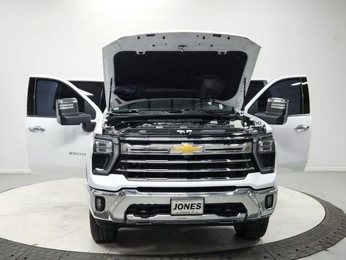 Used 2025 Chevrolet Silverado 2500 LTZ w/ LTZ Convenience Package image 10