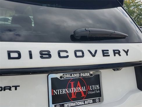 Certified 2025 Land Rover Discovery Sport Dynamic SE image 9