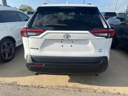 Used 2021 Toyota RAV4 LE AWD/4WD image 5