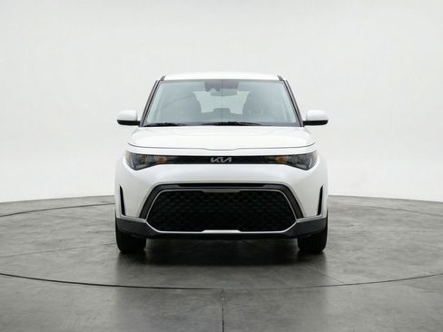 Used 2025 Kia Soul LX w/ LX Technology Package image 2